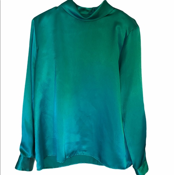 Willow Ridge Tops - Willow Ridge Vintage High Neck Emerald Green Top!!